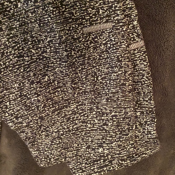 Lululemon Ready To Rulu Pant in Black and White Jacquard (Size 8) - Picture 8 of 8